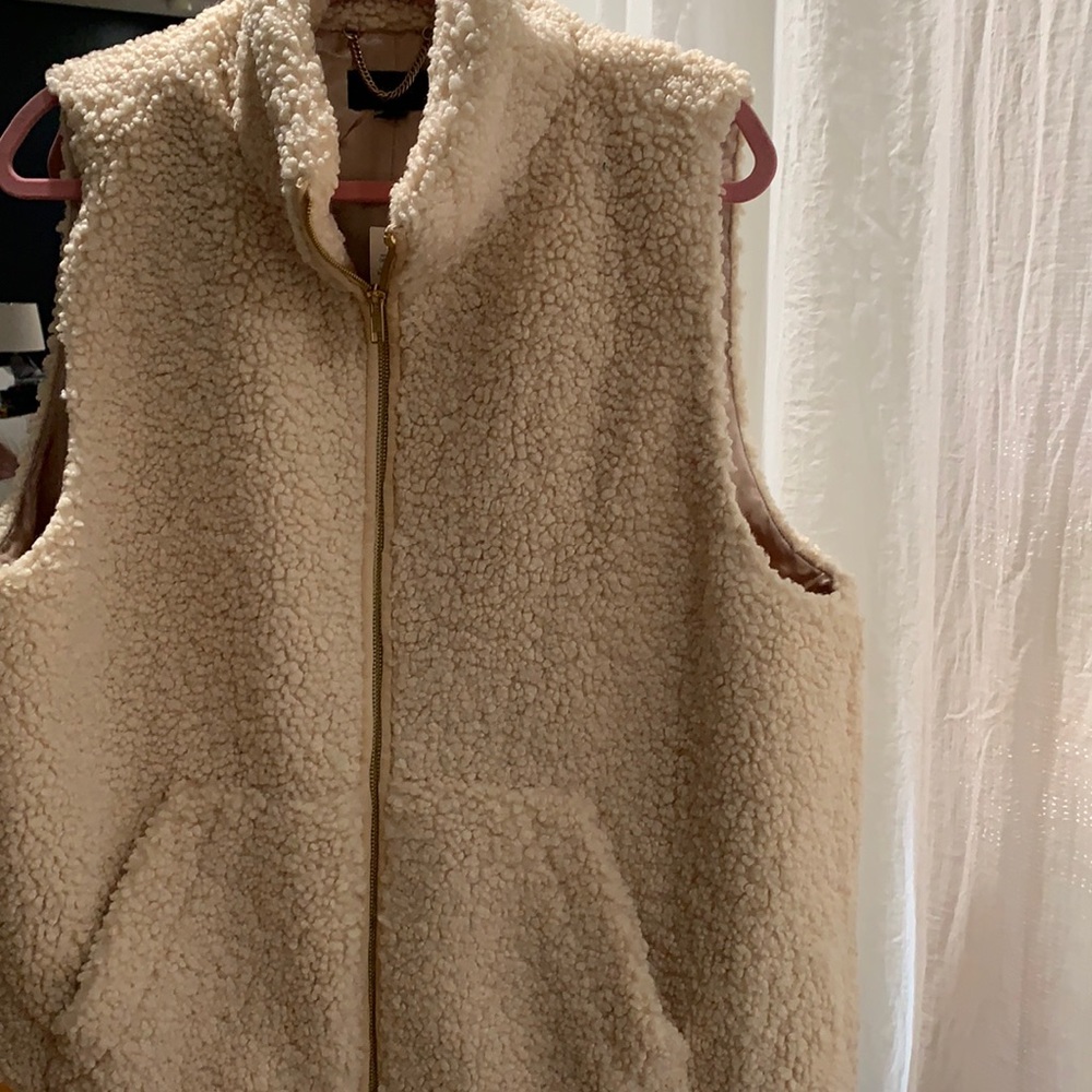 Brand new. With tags Jcrew teddy vest